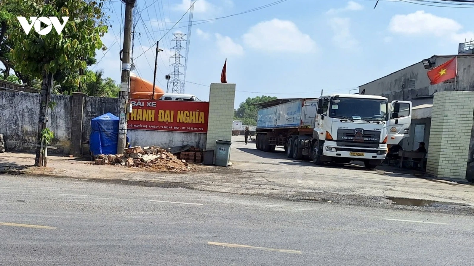 Xác minh vụ đập phá tường rào KCN Phú Mỹ 1 (TP.HCM)